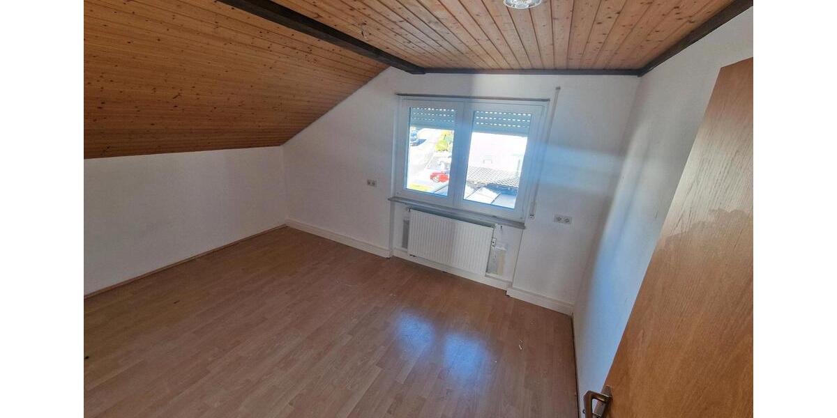 Dachgeschoßwohnung Oedheim - 3.5 Zimmer, 87 m&sup2;, 1.100&euro; | Angebot:24878624