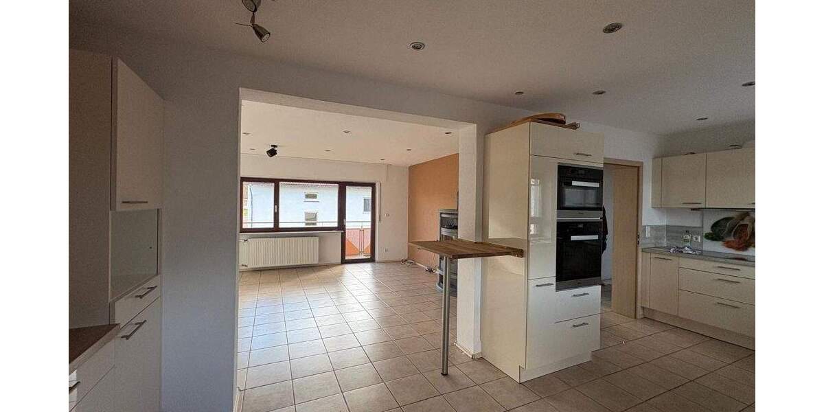 Etagenwohnung Sinsheim - 4 Zimmer, 120 m&sup2;, 1.250&euro; | Angebot:25778052