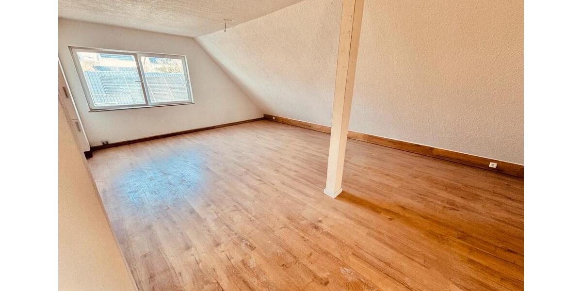 Dachgeschoßwohnung Heilbronn Frankenbach - 3 Zimmer, 20 m&sup2;, 1.000&euro; | Angebot:25102767