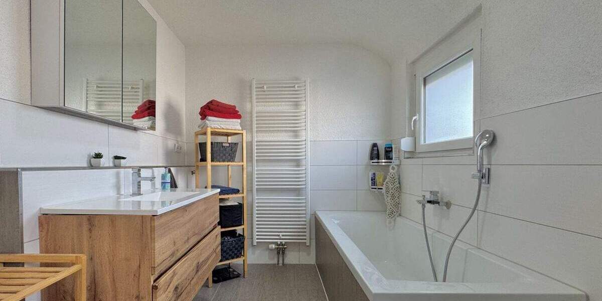 Mehrfamilienhaus, Wohnhaus Oberderdingen - 5 Zimmer, 130 m&sup2;, 395.000&euro; | Angebot:25846247