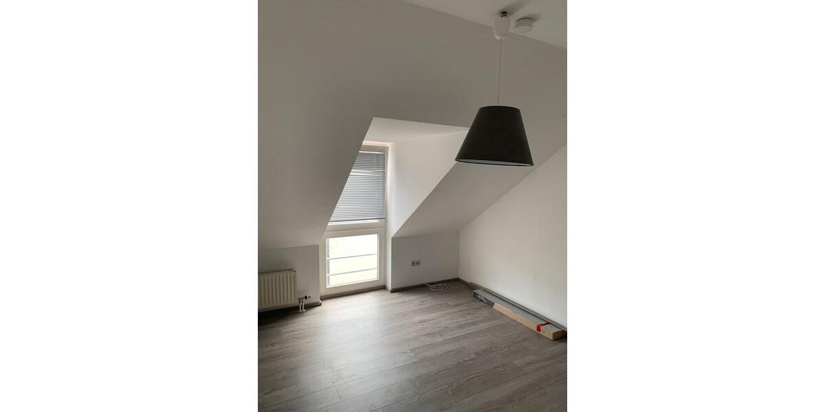 Dachgeschoßwohnung Walldorf - 2 Zimmer, 67 m&sup2;, 930&euro; | Angebot:25945170