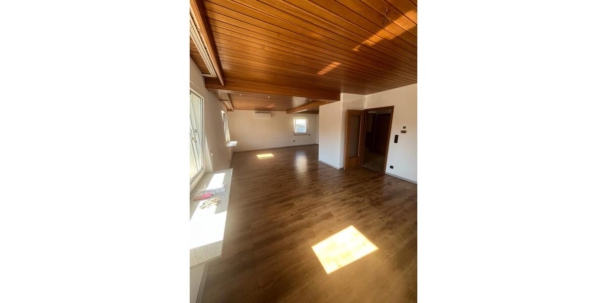 Einfamilienhaus Neckarwestheim - 9 Zimmer, 216 m&sup2;, 699.000&euro; | Angebot:27096900