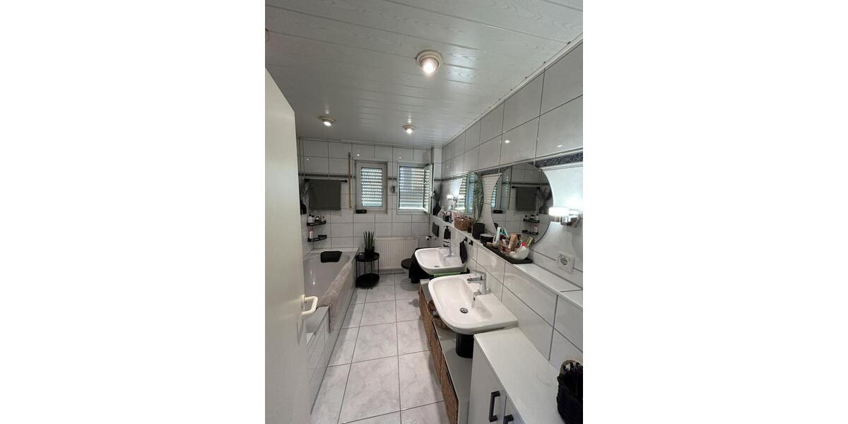 Etagenwohnung Wiesloch - 3 Zimmer, 91 m&sup2;, 1.100&euro; | Angebot:25811373