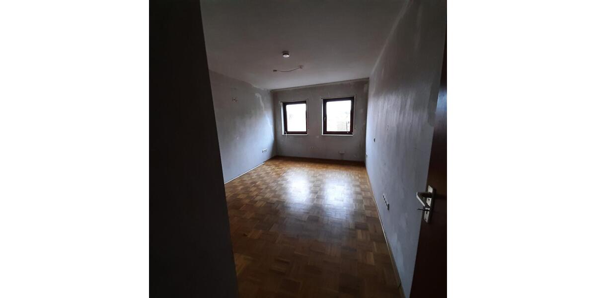 Etagenwohnung Bruchsal - 2 Zimmer, 83 m&sup2;, 930&euro; | Angebot:25873587