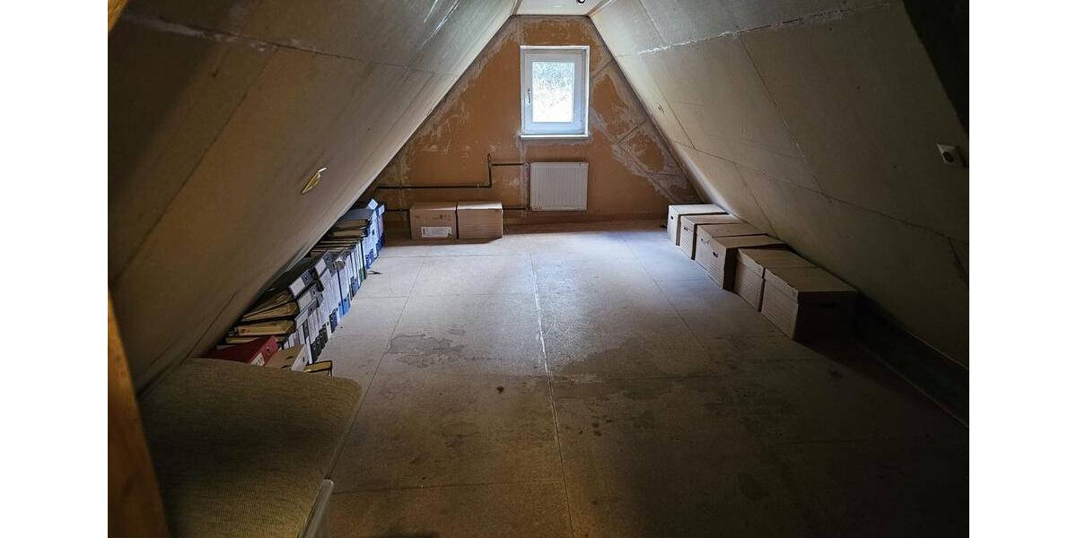 Dachgeschoßwohnung Bönnigheim - 3 Zimmer, 85 m&sup2;, 850&euro; | Angebot:25942000