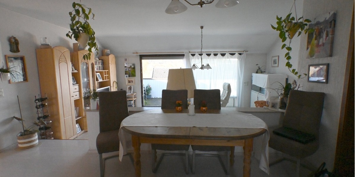 Einziehen, gestalten, wohlfühlen – Ihr Zuhause mit Schlossblick - Dachgeschoßwohnung Vaihingen | Angebot:24862389