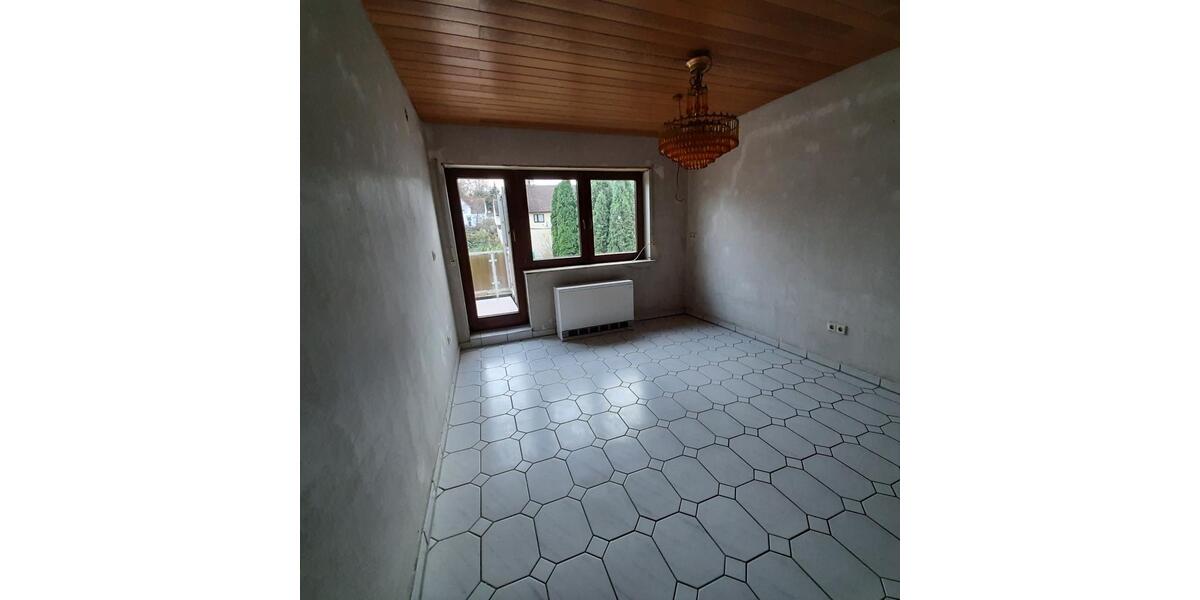 Etagenwohnung Bruchsal - 2 Zimmer, 83 m&sup2;, 930&euro; | Angebot:25873587