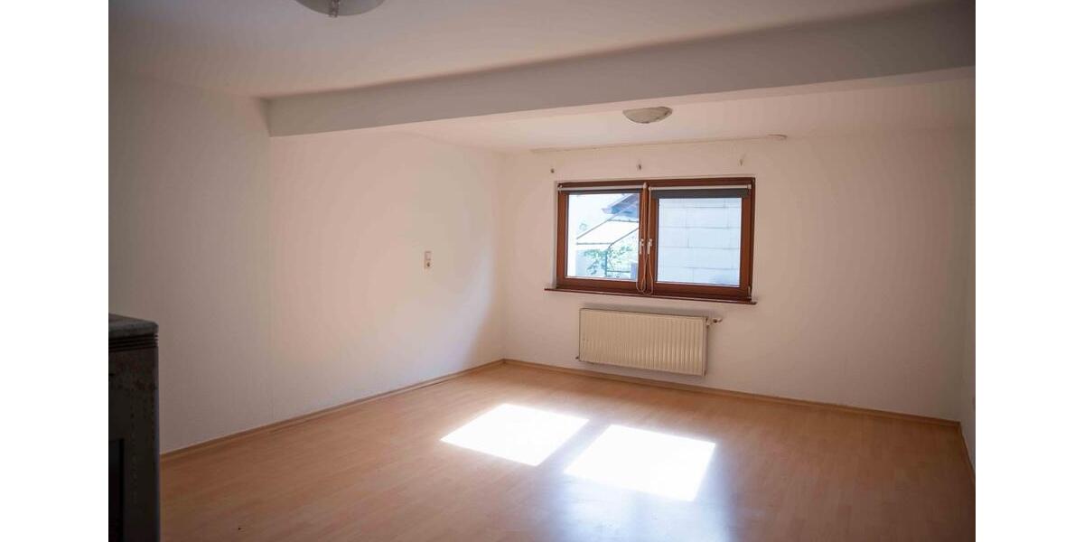 Einfamilienhaus Neckarzimmern - 8 Zimmer, 220 m&sup2;, 359.000&euro; | Angebot:25992442