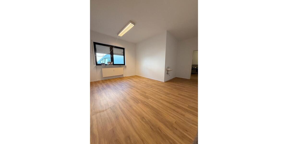 Erdgeschoßwohnung Sulzfeld - 3 Zimmer, 93 m&sup2;, 900&euro; | Angebot:24548075