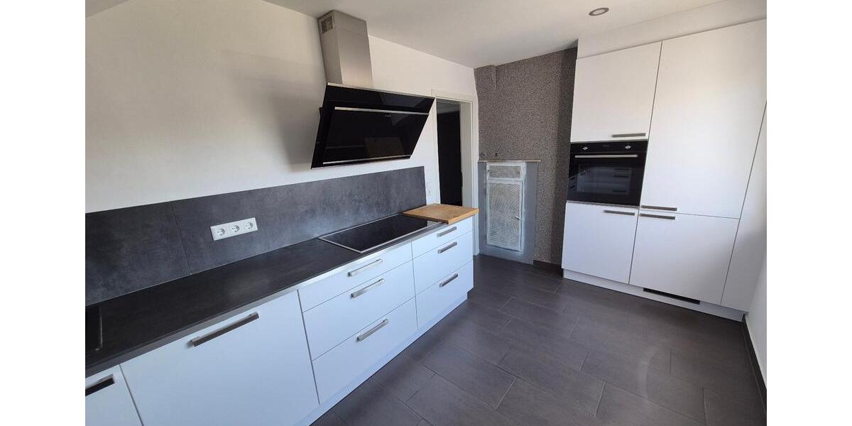 Dachgeschoßwohnung Sersheim - 3 Zimmer, 81 m&sup2;, 1.020&euro; | Angebot:25982331