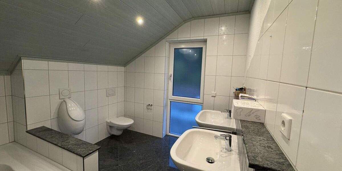 Einfamilienhaus Neckarzimmern - 6 Zimmer, 315 m&sup2;, 2.600&euro; | Angebot:25757028