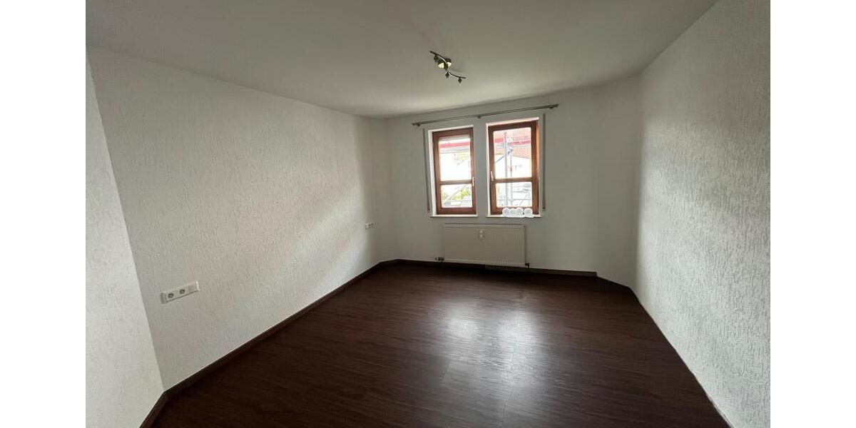 Etagenwohnung Hessigheim - 4.5 Zimmer, 96 m&sup2;, 1.400&euro; | Angebot:25930069