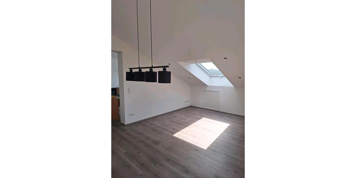 Dachgeschoßwohnung Oedheim - 4 Zimmer, 105 m&sup2;, 1.600&euro; | Angebot:24554516