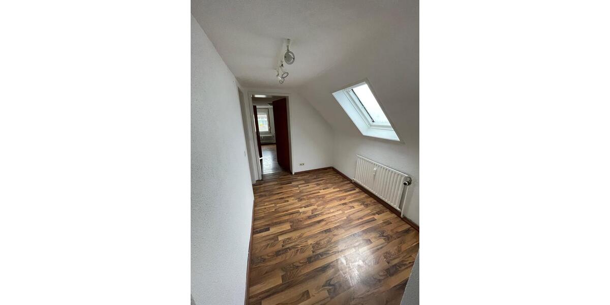 Dachgeschoßwohnung Weinsberg - 3 Zimmer, 70 m&sup2;, 850&euro; | Angebot:25394832