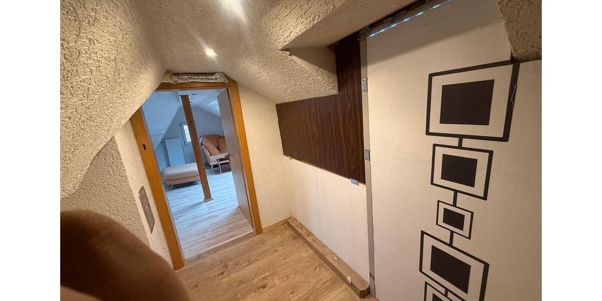 Dachgeschoßwohnung Sternenfels - 2 Zimmer, 68 m&sup2;, 550&euro; | Angebot:26569610