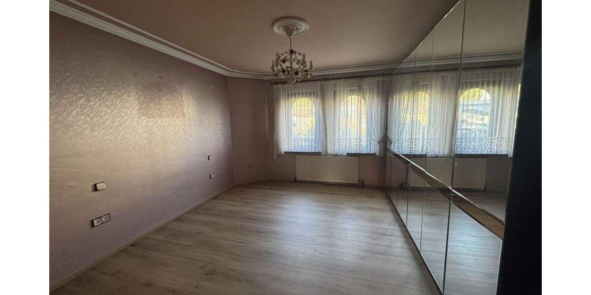 Einfamilienhaus Bretten - 7 Zimmer, 151 m&sup2;, 695.000&euro; | Angebot:25682176