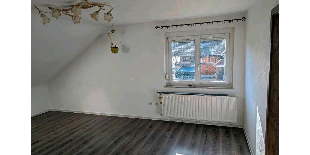 Dachgeschoßwohnung Eberdingen - 3.5 Zimmer, 64 m&sup2;, 640&euro; | Angebot:25993654