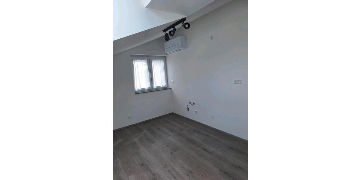 Dachgeschoßwohnung Oedheim - 4 Zimmer, 105 m&sup2;, 1.600&euro; | Angebot:24554516