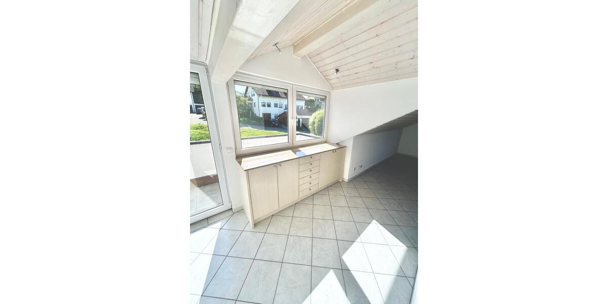 Dachgeschoßwohnung Oberriexingen - 3 Zimmer, 76 m&sup2;, 912&euro; | Angebot:25936829