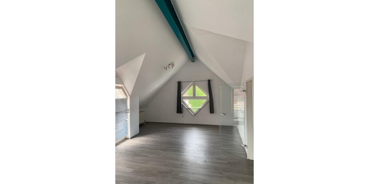 Dachgeschoßwohnung Walldorf - 2 Zimmer, 67 m&sup2;, 930&euro; | Angebot:25945170