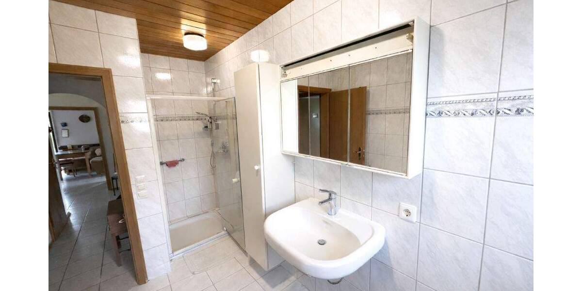 Mehrfamilienhaus, Wohnhaus Kirchardt Berwangen - 6 Zimmer, 219 m&sup2;, 569.000&euro; | Angebot:25693229