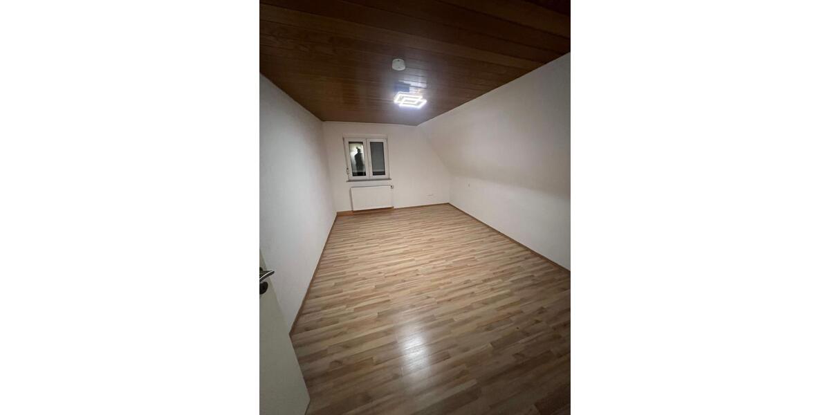 Dachgeschoßwohnung Kirchheim am Neckar - 1 Zimmer, 50 m&sup2;, 750&euro; | Angebot:25342613
