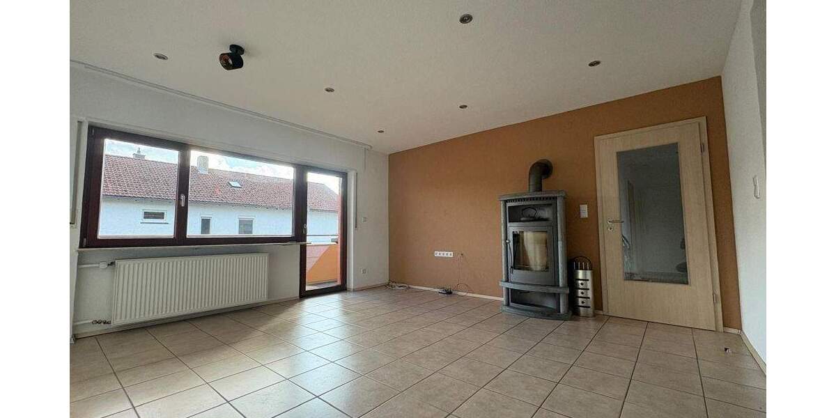 Etagenwohnung Sinsheim - 4 Zimmer, 120 m&sup2;, 1.250&euro; | Angebot:25778052