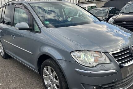 VW Touran 214.000 km 2.499 &euro; Niefern-Öschelbronn 75223