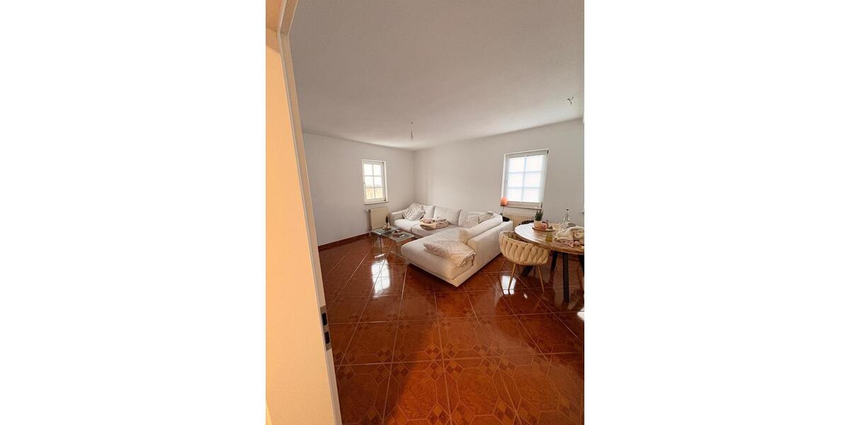 Etagenwohnung Gundelsheim - 3 Zimmer, 102 m&sup2;, 1.330&euro; | Angebot:25143885