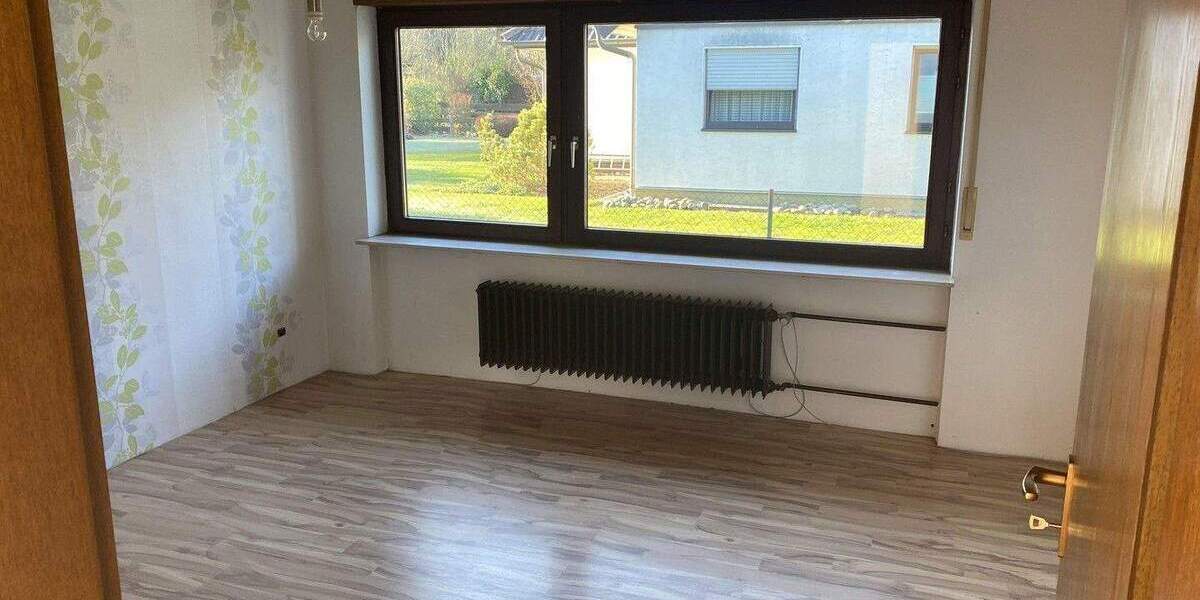 Einfamilienhaus Sinsheim - 7 Zimmer, 220 m&sup2;, 649.000&euro; | Angebot:25657488