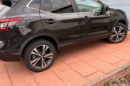 Nissan Qashqai 65.000 km 14.990 &euro; Karlsdorf-Neuthard 76689