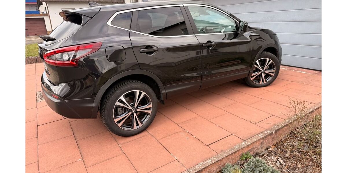 Nissan Qashqai 65.000 km 14.990 &euro; Karlsdorf-Neuthard 76689