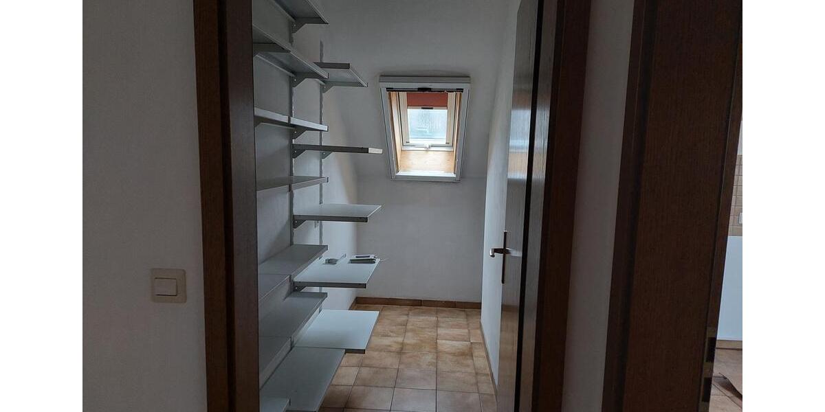 Dachgeschoßwohnung Haßmersheim - 4 Zimmer, 109 m&sup2;, 900&euro; | Angebot:25906945