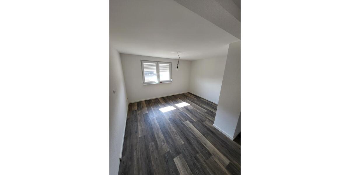 Etagenwohnung Malsch - 5 Zimmer, 121 m&sup2;, 1.500&euro; | Angebot:25894885