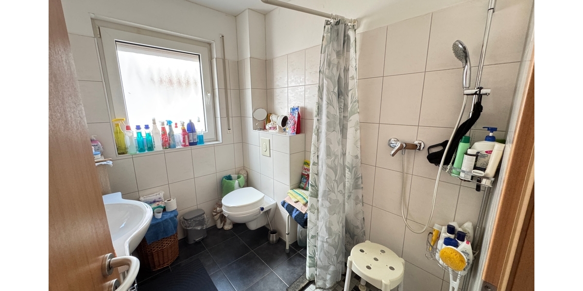 Energieeffizientes EFH mit Einliegerwohnung, Terrasse und großem Hof - Einfamilienhaus Sulzfeld | Angebot:24344056