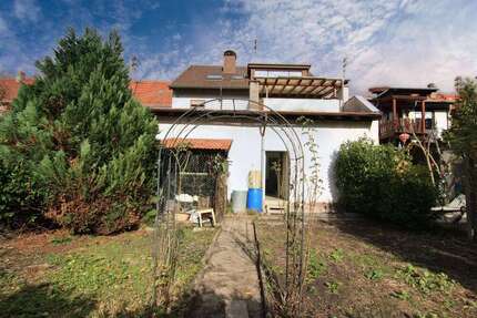 Haus Walldorf - 8 Zimmer, 240 m&sup2;, 568.000&euro; | Angebot:24002165