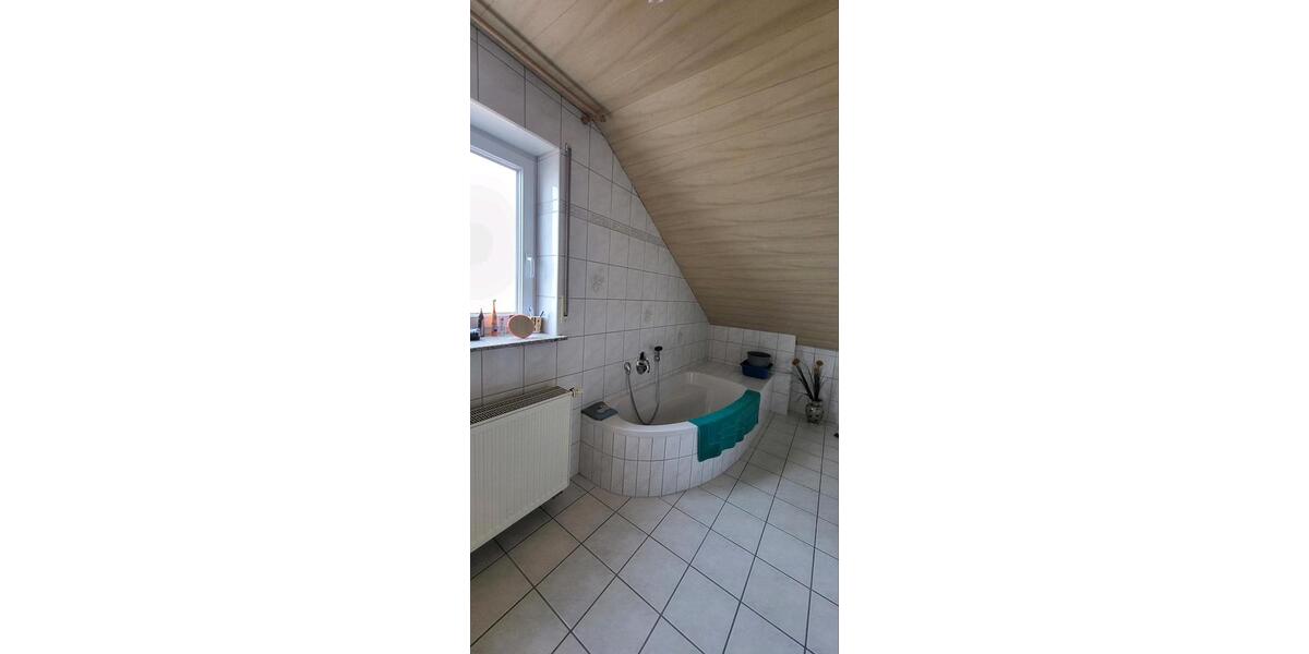 Dachgeschoßwohnung Knittlingen - 3 Zimmer, 70 m&sup2;, 700&euro; | Angebot:24774348
