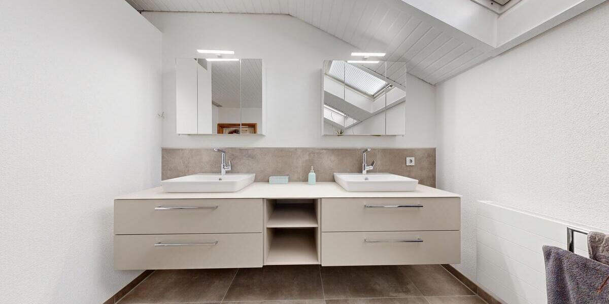 Exklusives, großes Einfamilienhaus in guter und ruhiger Ortsrand-Lage - Einfamilienhaus Eisingen | Angebot:22457254