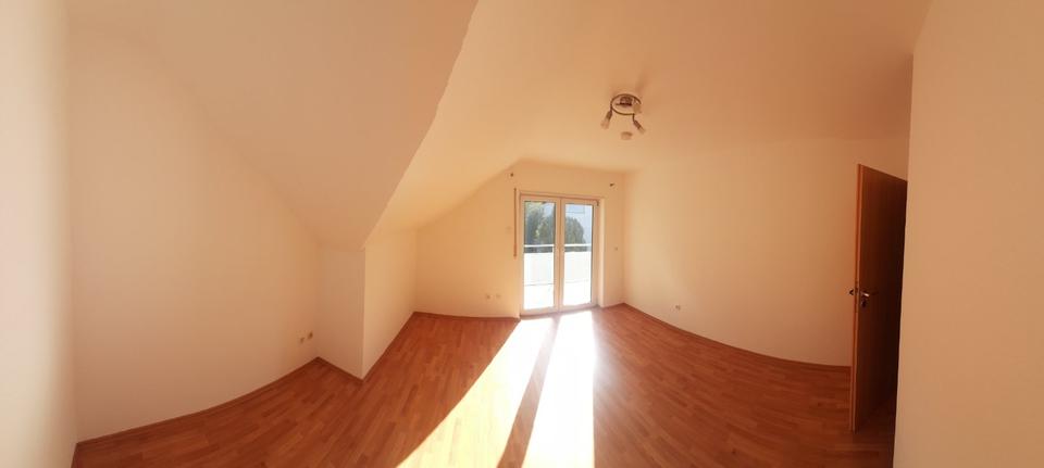 Dachgeschoßwohnung Mühlhausen - 4 Zimmer, 106 m&sup2;, 1.350&euro; | Angebot:25262535