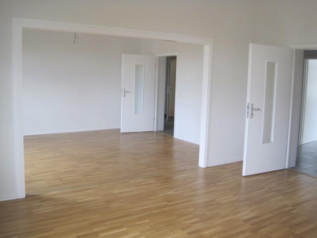 Etagenwohnung Bruchsal - 5 Zimmer, 140 m&sup2;, 1.233&euro; | Angebot:25881292