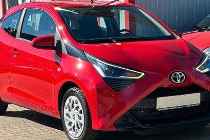 Toyota Aygo (X) 89.000 km 7.995 &euro; Bruchsal-Helmsheim 76646