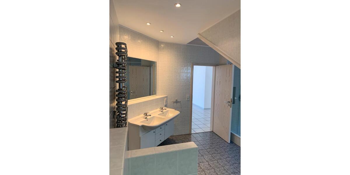 Dachgeschoßwohnung Angelbachtal - 3 Zimmer, 120 m&sup2;, 1.100&euro; | Angebot:25823523