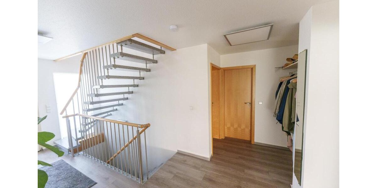 Einfamilienhaus Bad Friedrichshall - 6 Zimmer, 240 m&sup2;, 2.650&euro; | Angebot:25832076