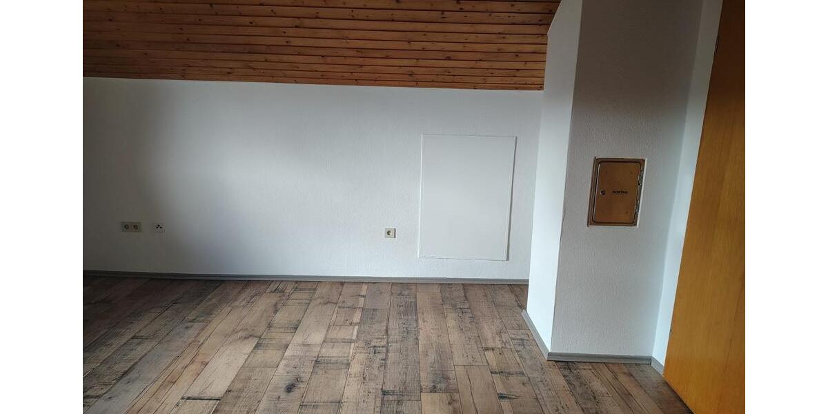 Dachgeschoßwohnung Neckarbischofsheim - 2 Zimmer, 47 m&sup2;, 620&euro; | Angebot:25976189