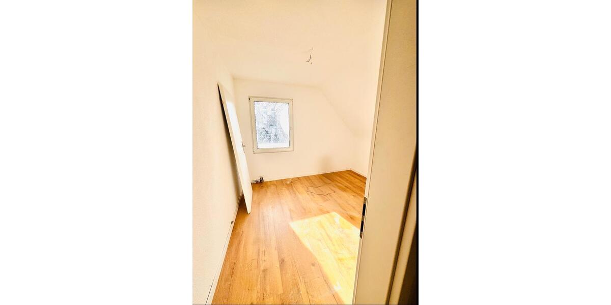 Dachgeschoßwohnung Heilbronn Frankenbach - 3 Zimmer, 20 m&sup2;, 1.000&euro; | Angebot:25102767