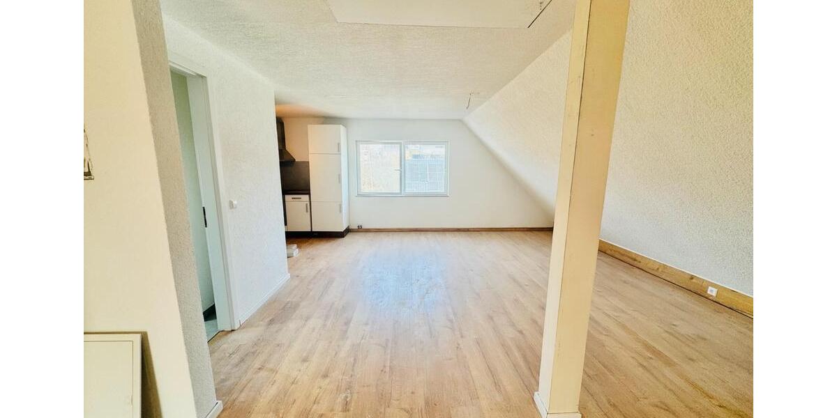 Dachgeschoßwohnung Heilbronn Frankenbach - 3 Zimmer, 20 m&sup2;, 1.000&euro; | Angebot:25102767