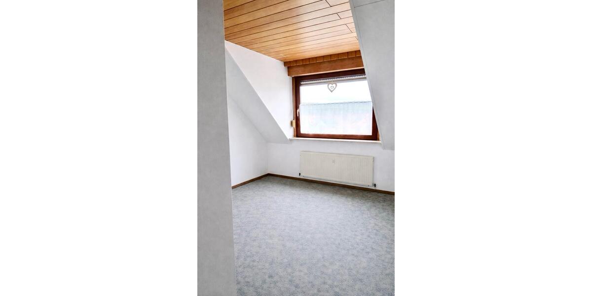 Dachgeschoßwohnung Bruchsal - 3 Zimmer, 64 m&sup2;, 198.000&euro; | Angebot:25104264