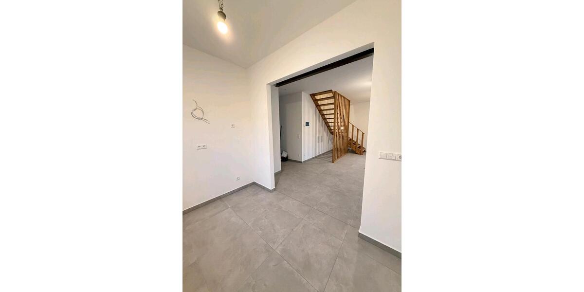 Einfamilienhaus Östringen - 5 Zimmer, 145 m&sup2;, 1.600&euro; | Angebot:25282563