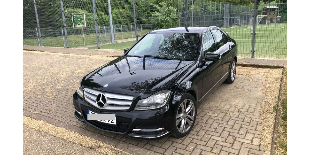 Mercedes-Benz 220 204.200 km 11.700 &euro; Bretten 75015