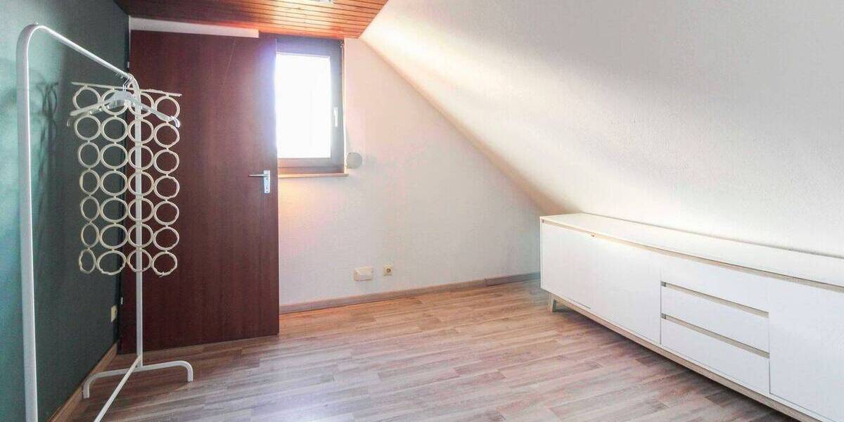 Doppelhaushälfte Erligheim - 9 Zimmer, 151 m&sup2;, 375.000&euro; | Angebot:26028535